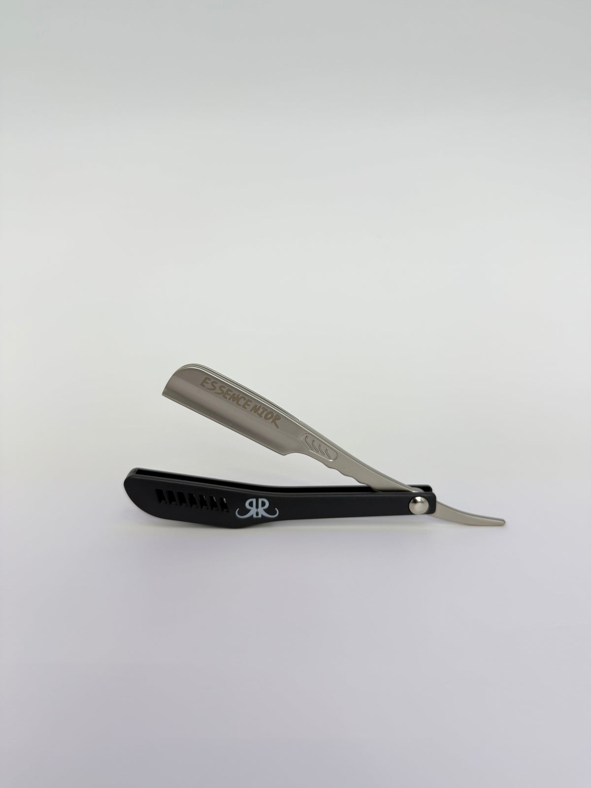 Essence Nior razor detail